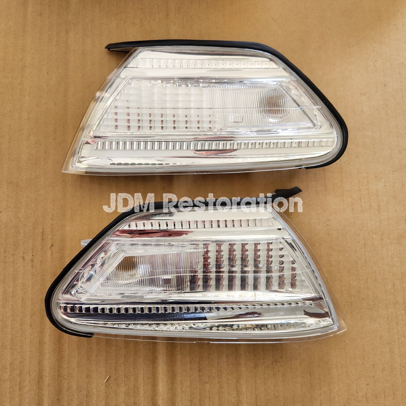 thumbnail image 2 of Clear Crystal Side Corner Marker Lamps For JZX100 Mark2, GX100, JZX101, JZX105 (Pair) 2 of 5